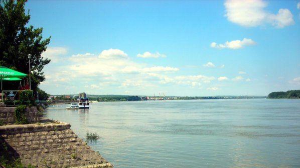 Над сто души преплуваха Дунав, разхлаждат се от адската жега